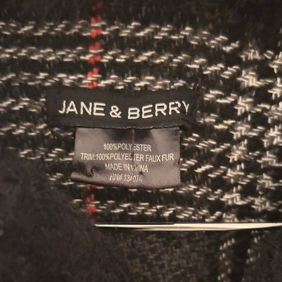 Black Plaid Cape with Faux Fur Collar OS Holiday Festive Winter Layering - Picture 2 of 7